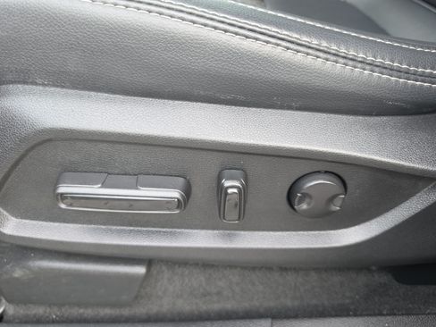 Used 2025 Honda Pilot EX-L image 6