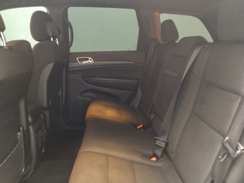 Used 2020 Jeep Grand Cherokee Laredo image 18