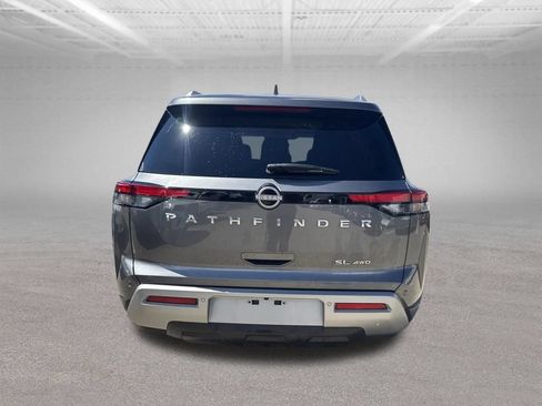 Used 2023 Nissan Pathfinder SL AWD/4WD image 4