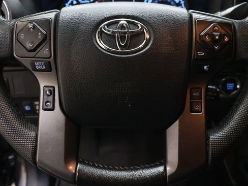 Used 2020 Toyota Tacoma TRD Off-Road w/ Technology Package AWD/4WD image 18