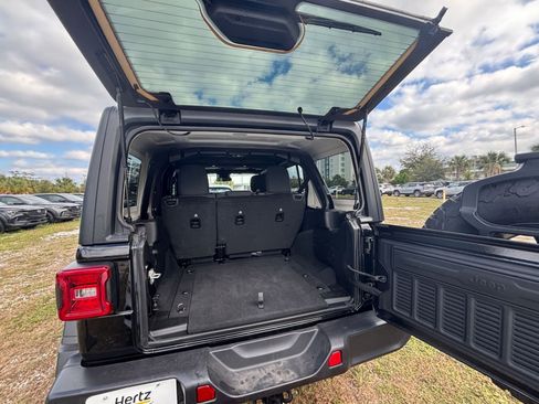 Used 2025 Jeep Wrangler Rubicon image 30