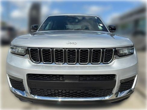 Used 2024 Jeep Grand Cherokee L Limited RWD image 10