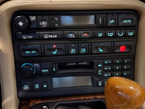 Used 2006 Jaguar XK8 Convertible image 22