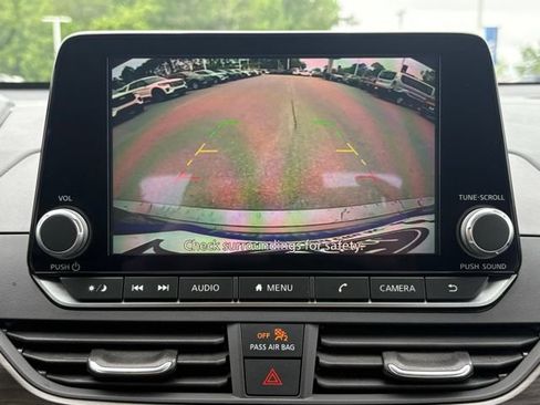 Used 2025 Nissan Altima 2.5 SV FWD image 19