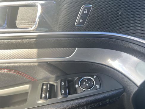 Used 2017 Ford Explorer Sport image 12