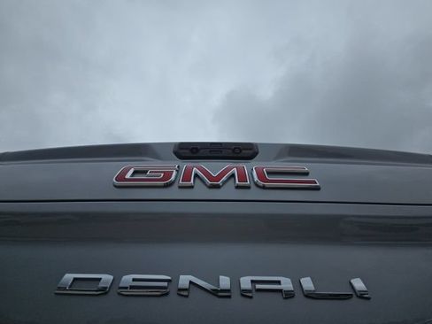 Used 2025 GMC Sierra 2500 Denali w/ Denali Reserve Package AWD/4WD image 10