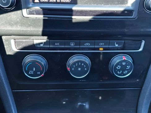 Used 2016 Volkswagen GTI SE image 29