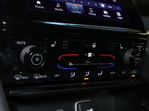 Used 2023 Jeep Grand Cherokee L Laredo image 36