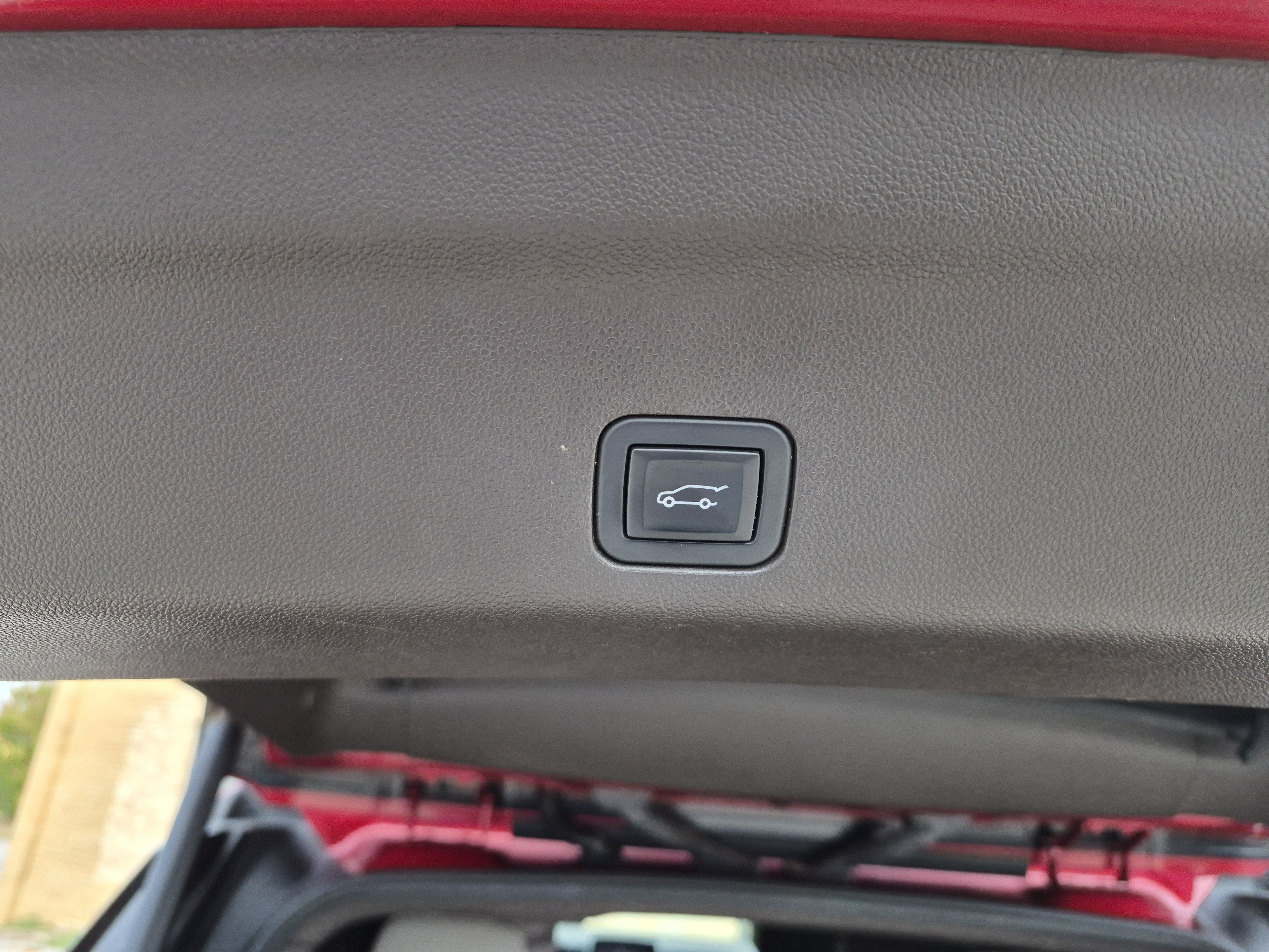 Used 2024 GMC Yukon SLT RWD image 10
