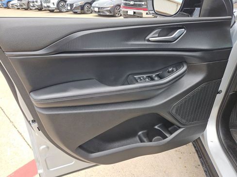 Used 2025 Jeep Grand Cherokee Altitude AWD/4WD image 14