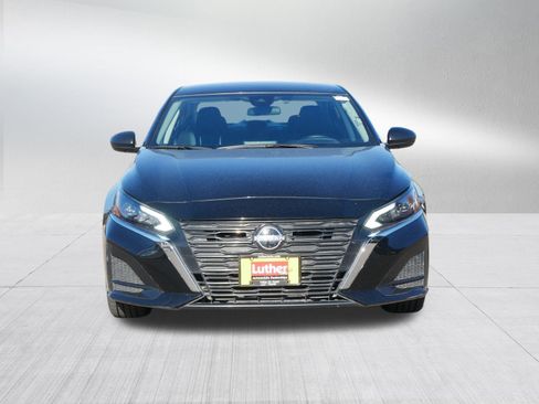 Used 2024 Nissan Altima 2.5 SV image 7