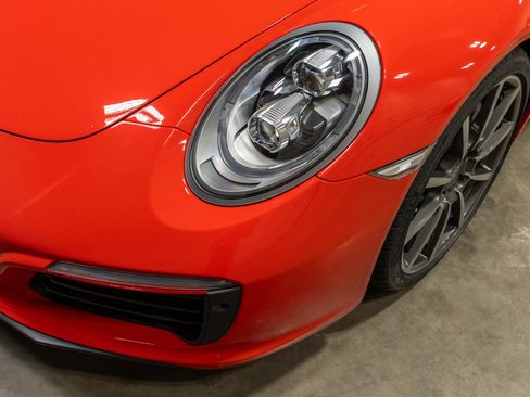 Used 2018 Porsche 911 Carrera RWD image 19