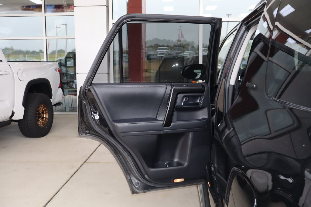 Used 2021 Toyota 4Runner Nightshade AWD/4WD image 33