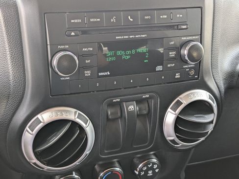 Used 2013 Jeep Wrangler Rubicon w/ PWR Convenience Group AWD/4WD image 23