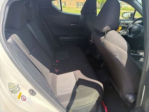 Used 2019 Toyota C-HR XLE FWD image 9