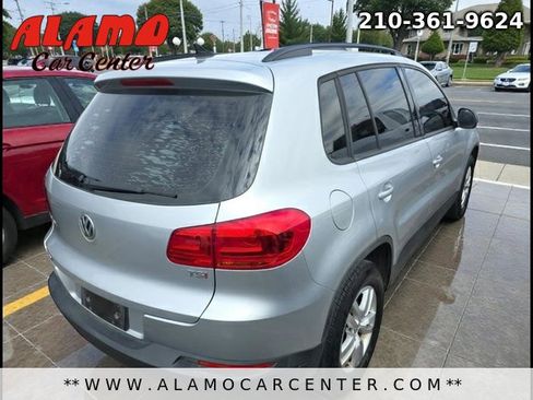 Used 2017 Volkswagen Tiguan S image 2