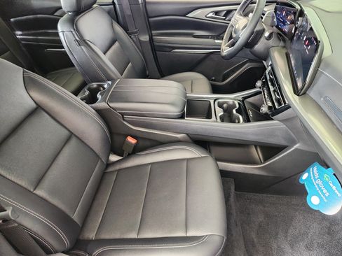 Used 2026 Chevrolet Traverse LT FWD image 15