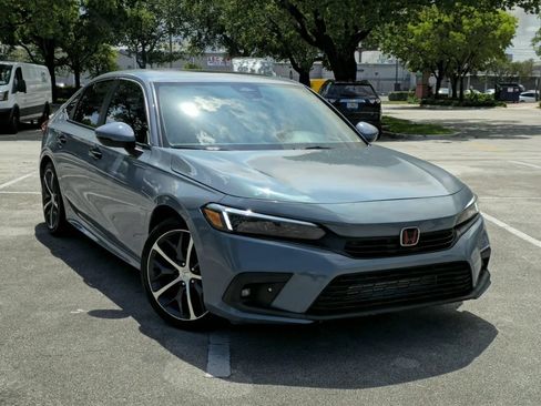 Used 2023 Honda Civic Touring image 3