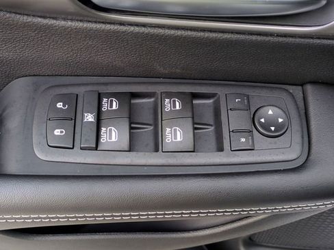 New 2026 Chrysler Pacifica Select FWD image 25