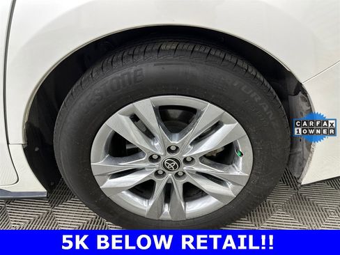 Used 2021 Toyota Sienna Limited image 21