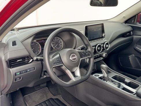 Used 2025 Nissan Sentra SV FWD image 4