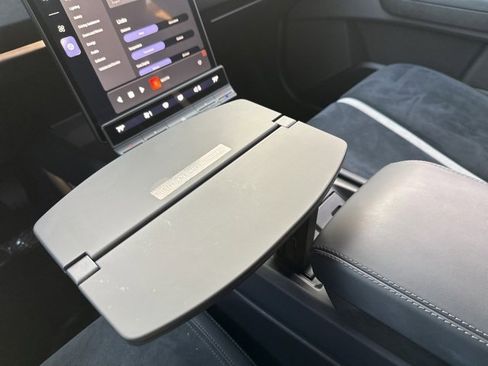 Used 2023 Fisker Ocean One image 25