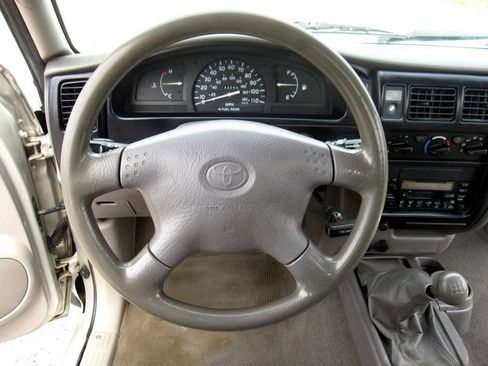 Used 2002 Toyota Tacoma 2WD Regular Cab image 20