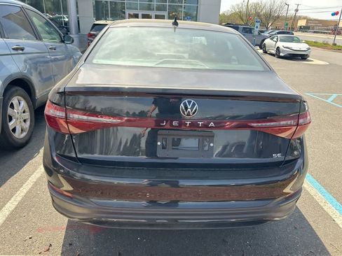 Used 2025 Volkswagen Jetta SE image 9