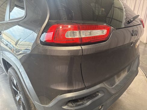 Used 2018 Jeep Cherokee Latitude w/ Altitude Package image 10