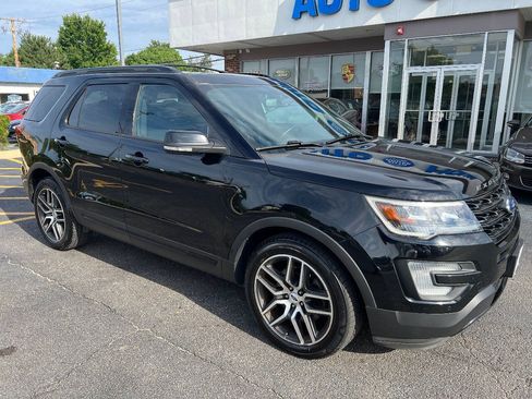 Used 2017 Ford Explorer Sport w/ Equipment Group 401A AWD/4WD image 4