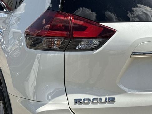 Used 2019 Nissan Rogue SV FWD image 6