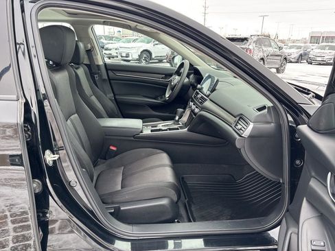 Used 2018 Honda Accord EX image 33