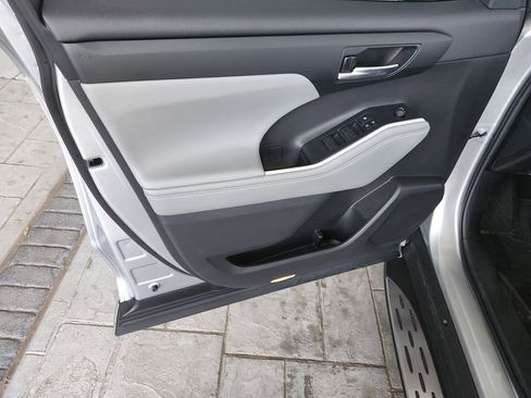 Used 2022 Toyota Highlander XLE image 29