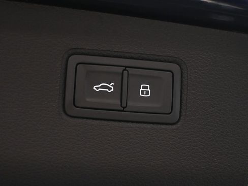 Used 2022 Bentley Bentayga AWD/4WD image 43