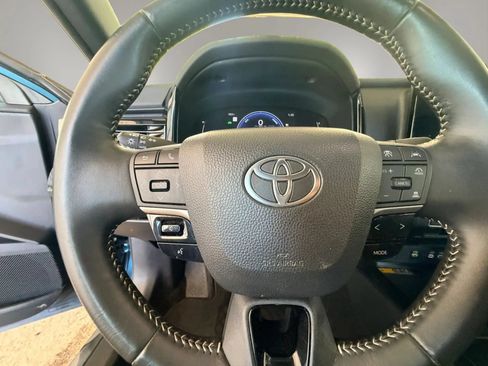 Used 2025 Toyota Camry SE w/ Convenience Package FWD image 21