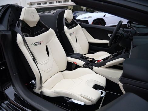 Used 2024 Lamborghini Huracan EVO image 8