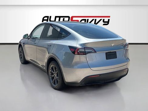 Used 2025 Tesla Model Y Long Range RWD image 5