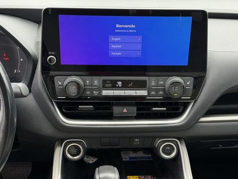 Used 2024 Toyota Grand Highlander AWD image 12