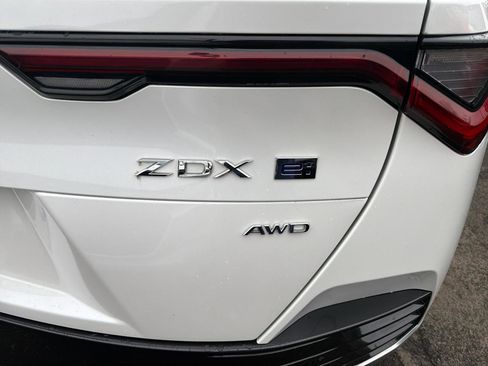 Used 2024 Acura ZDX A-Spec image 8