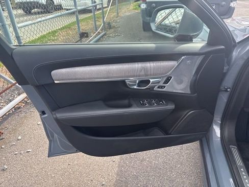 Used 2022 Volvo S90 B6 Inscription w/ Advanced Package image 16