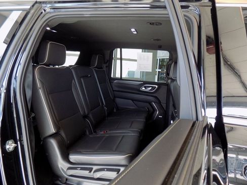 Used 2024 GMC Yukon XL SLT image 33