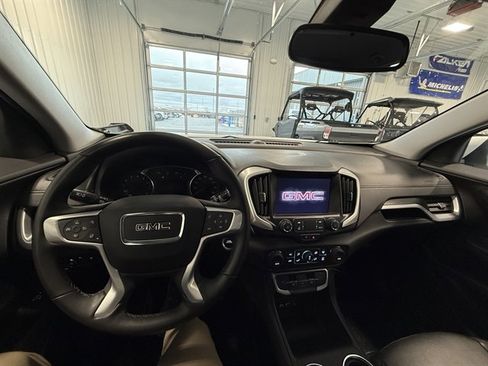 Used 2024 GMC Terrain SLT image 32