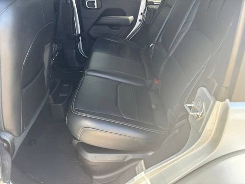 Used 2022 Jeep Wrangler Unlimited Sahara w/ Cold Weather Group AWD/4WD image 7