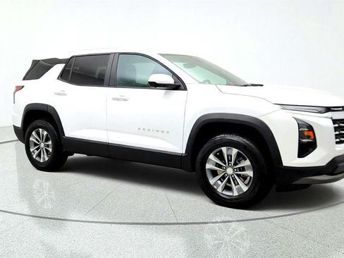 Used 2026 Chevrolet Equinox LT w/ Safety and Technology Package FWD image 3