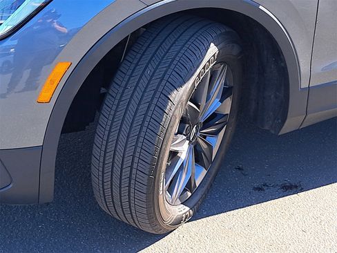 Certified 2023 Volkswagen Tiguan SE image 34