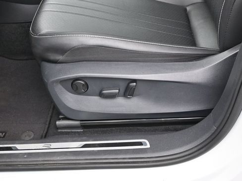 Used 2024 Volkswagen Tiguan SE R-Line FWD image 21
