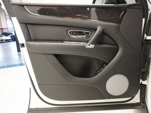 Used 2019 Bentley Bentayga image 22
