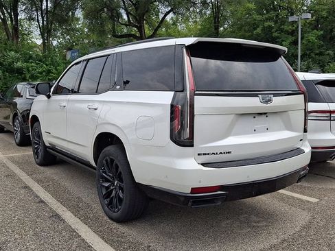 Certified 2023 Cadillac Escalade Sport w/ LPO, ONYX Package AWD/4WD image 4