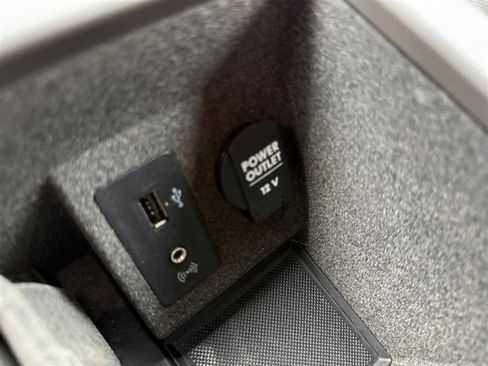 Used 2018 Porsche Macan AWD image 24