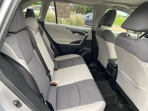 Used 2020 Toyota RAV4 XLE w/ Convenience Package AWD/4WD image 17